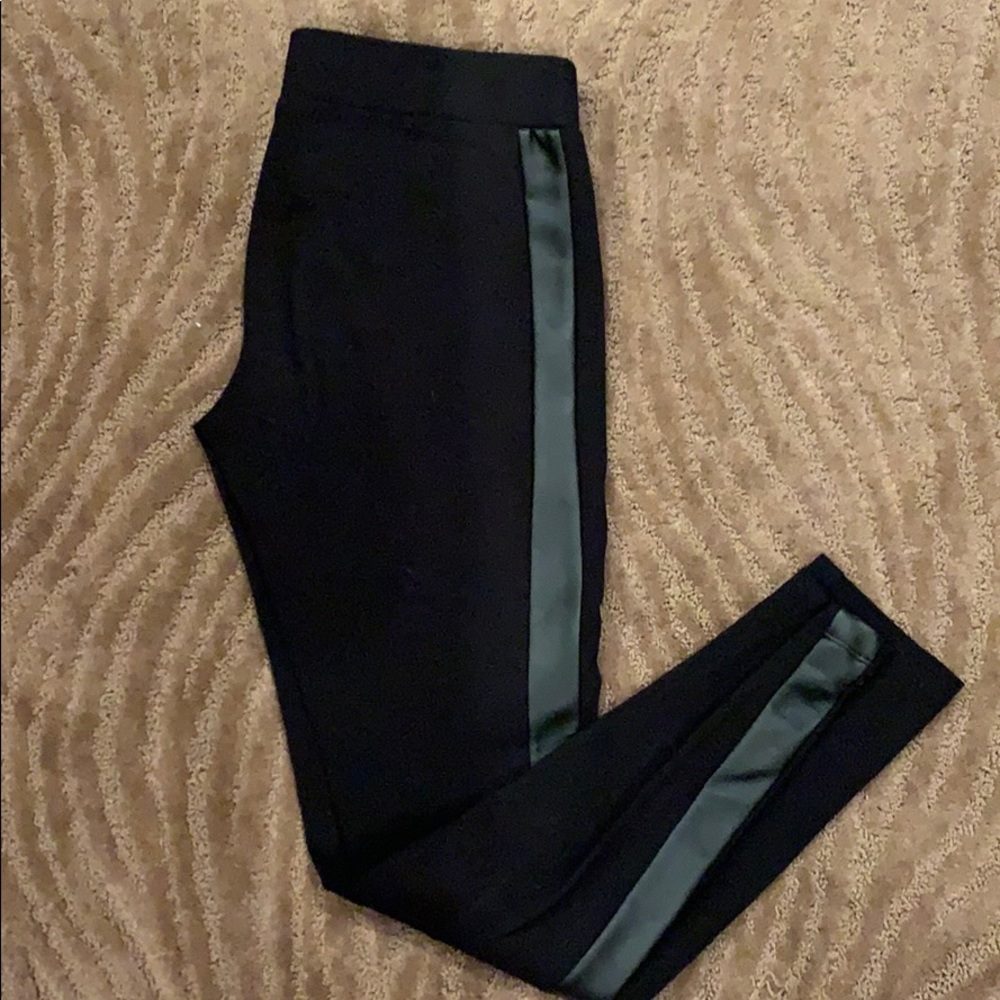 J Cooper Black Leggings w/pleather detail, Medium.